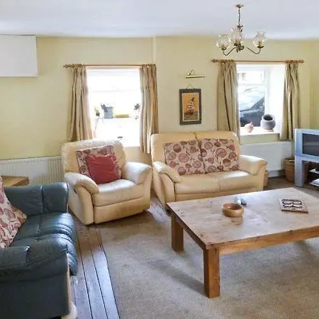بيت للعطل Dairy Cottage,